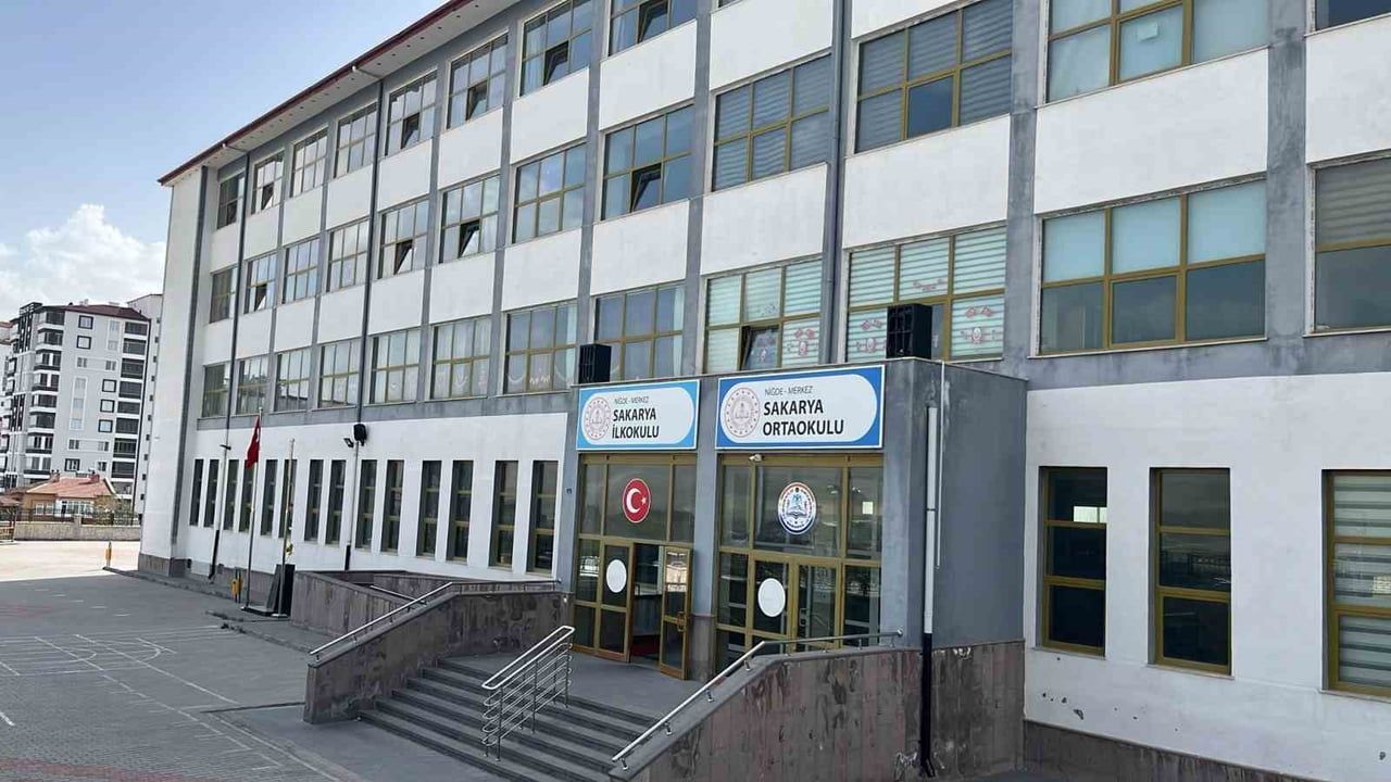 Niğde'de 27 öğrenci, okul dışındaki pide salonunda yedikleri yemekten rahatsızlandı
