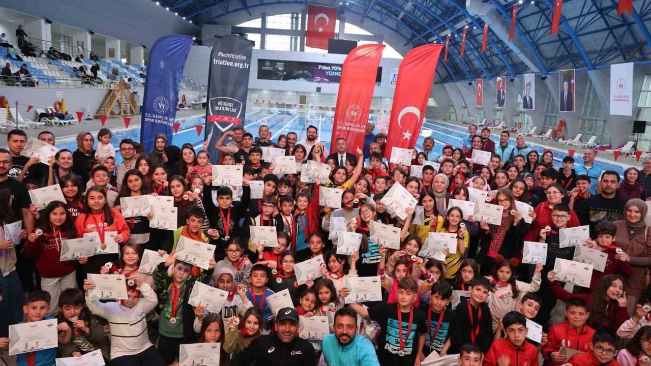 Niğde'de Triathlon 7. Bölge 1. Tur Aquathlon: 203 sporcu Türkiye Şampiyonası bileti aldı