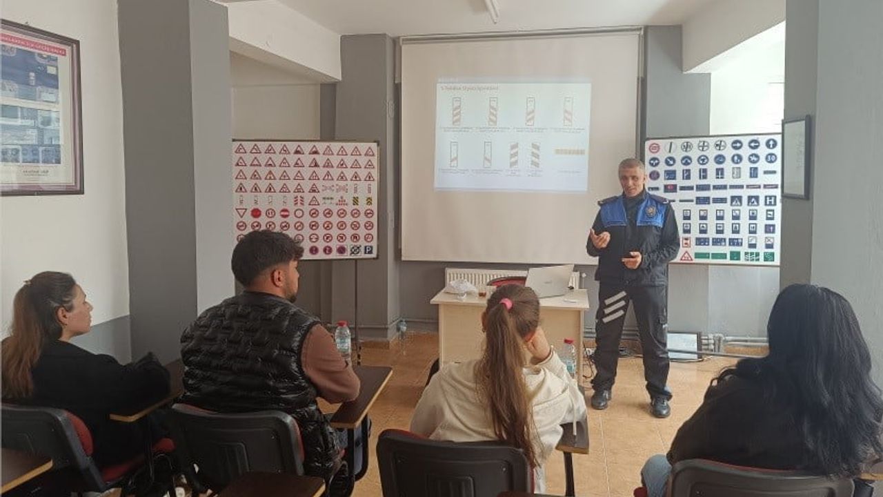 Niğde Emniyeti, Vatandaşları Dolandırıcılık Yöntemleri Konusunda Bilgilendirdi