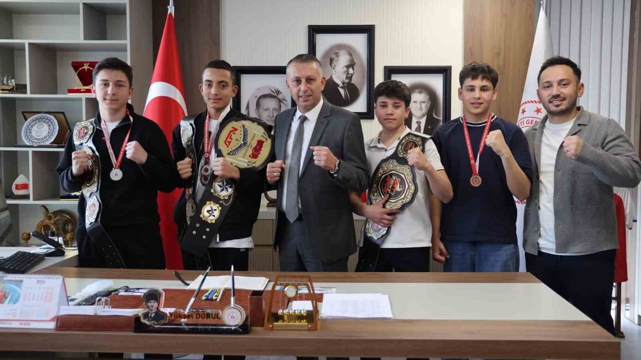 Niğdeli Muaythai Sporcuları Okul ve Profesyonel Arenada Türkiye Dereceleri Elde Etti