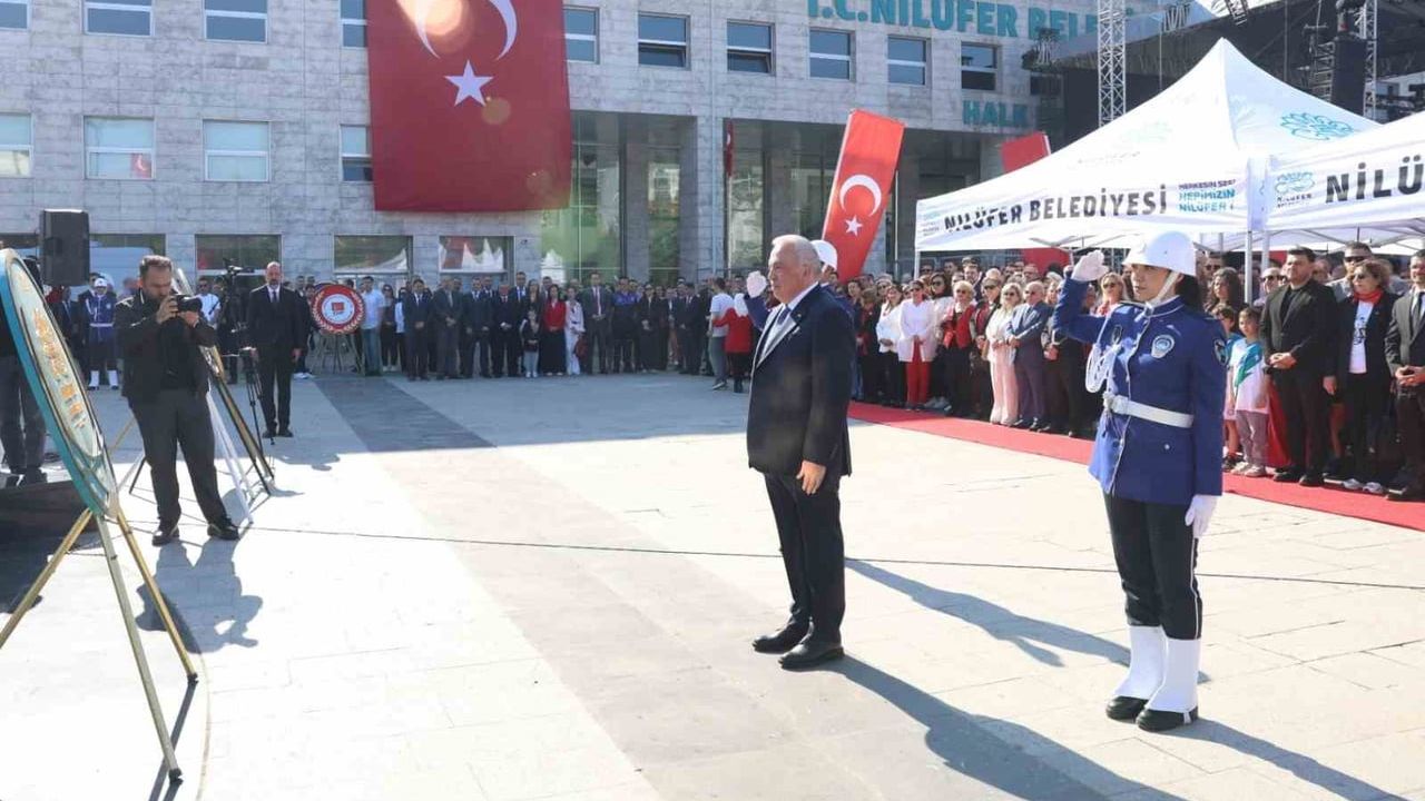 Nilüfer'de 19 Mayıs Atatürk'ü Anma, Gençlik ve Spor Bayramı Halk Evi Önünde Başladı