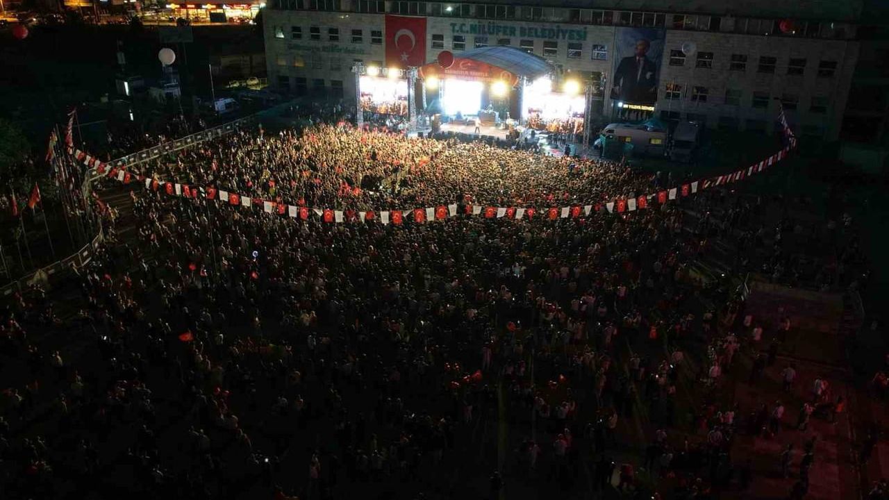 Nilüfer'de 19 Mayıs: Cumhuriyet Meydanı'nda tören, 19.19'da yürüyüş ve "Adamlar" konseri