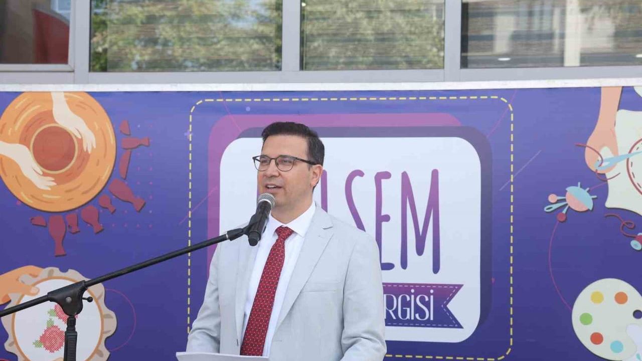 Nilüfer’de NİLSEM kursiyerlerinin yıl sonu sergisi açıldı