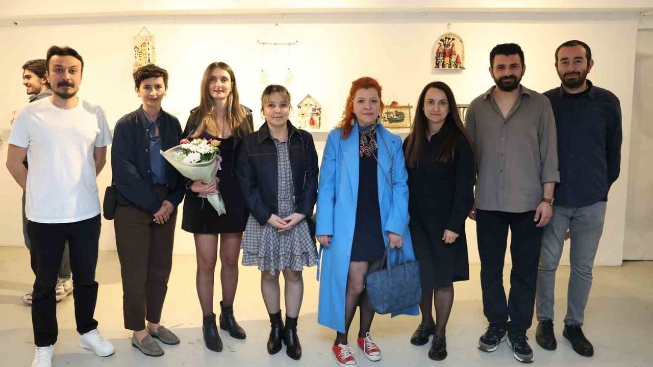 Nilüfer Sanat Atölyeleri yılsonu sergisi Nazım Hikmet Kültür Evi'nde