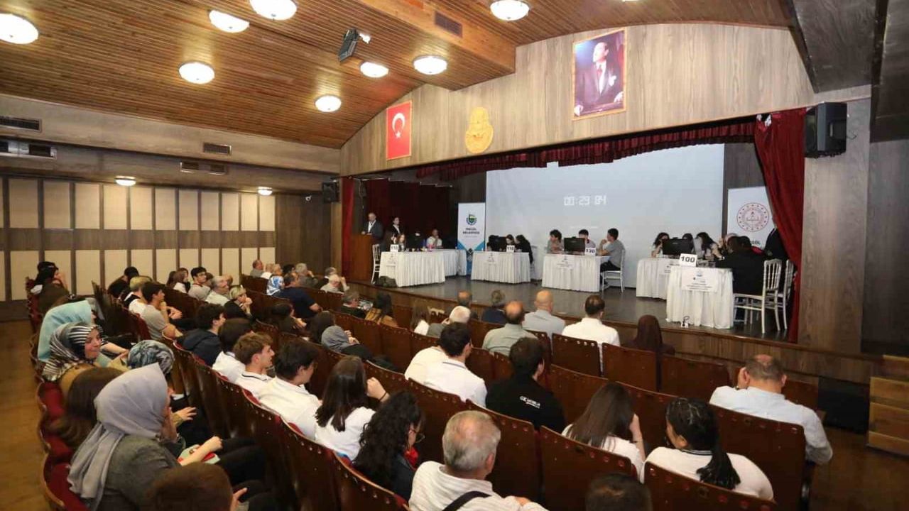 Nuh Mehmet Küçükçalık Anadolu Lisesi kazandı: 'İnegöl’ü Tanıyorum' Bilgi Yarışması'nın finali yapıldı