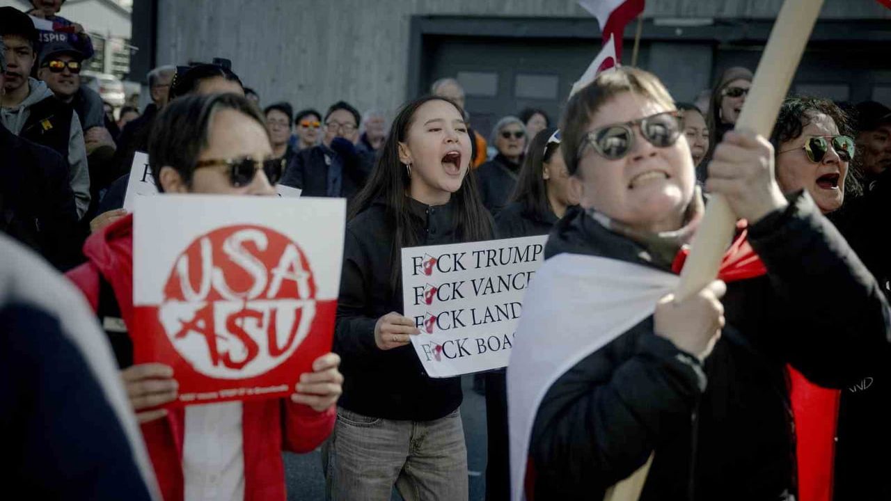 Nuuk'ta yeni ABD konsolosluğu önünde yüzlerce kişinin protestosu