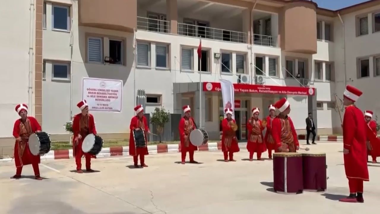 Oğuzeli'nde Engelliler Haftası etkinliğinde özel bireylerden mehteran gösterisi beğeni topladı