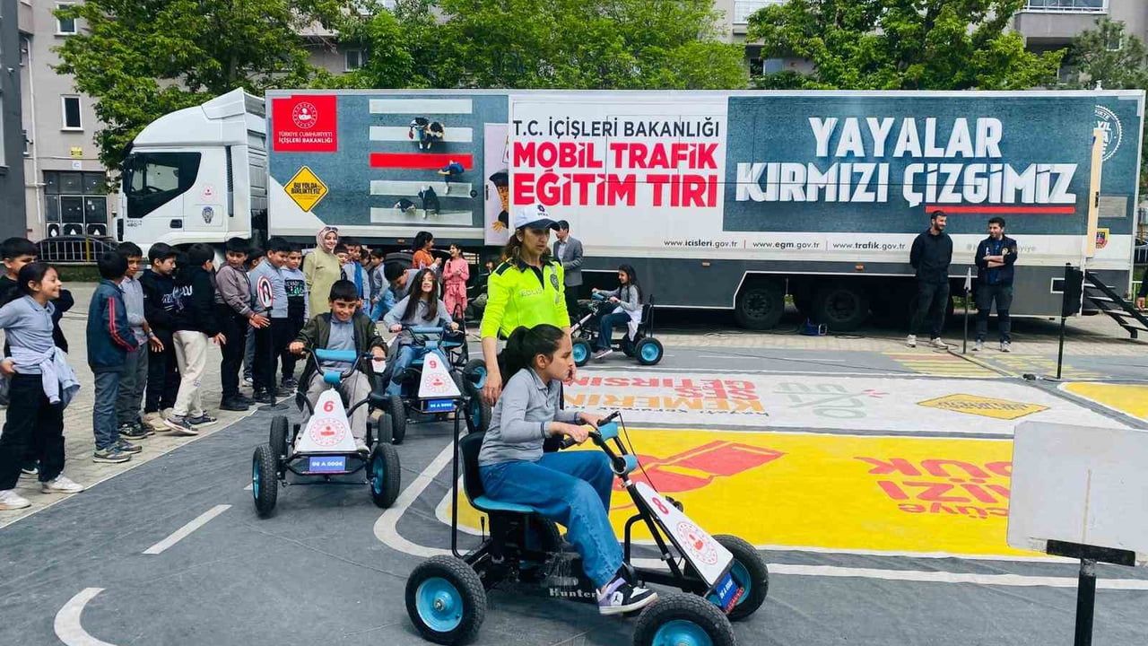 Oltu'da 7-11 yaş arası öğrencilere uygulamalı trafik eğitimi