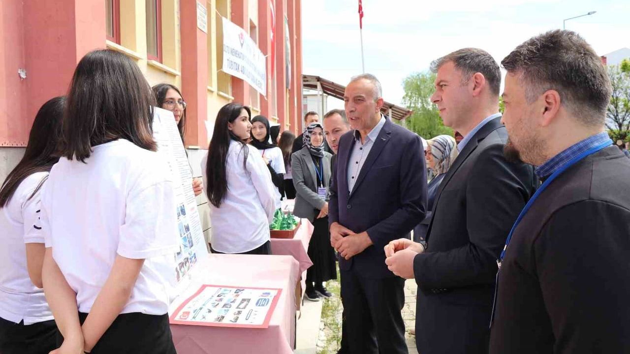 Oltu'da Nene Hatun Mesleki ve Teknik Anadolu Lisesi Yıl Sonu Sergisi: Üretim ve Yetenek Şenliği