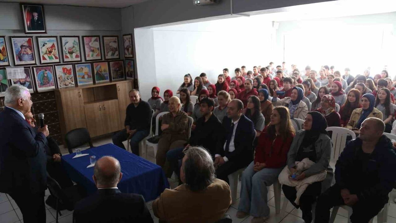 Ömer Yıldız, 37 Yıl Sonra Kurduğu Maçka Kayalar Mesleki ve Teknik Anadolu Lisesi’nde Öğrencilerle Buluştu