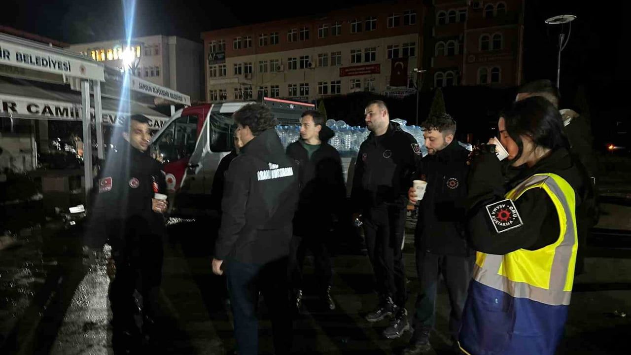 OMÜ Arama Kurtarma Ekibi Havza'daki sel çalışmalarına destek verdi