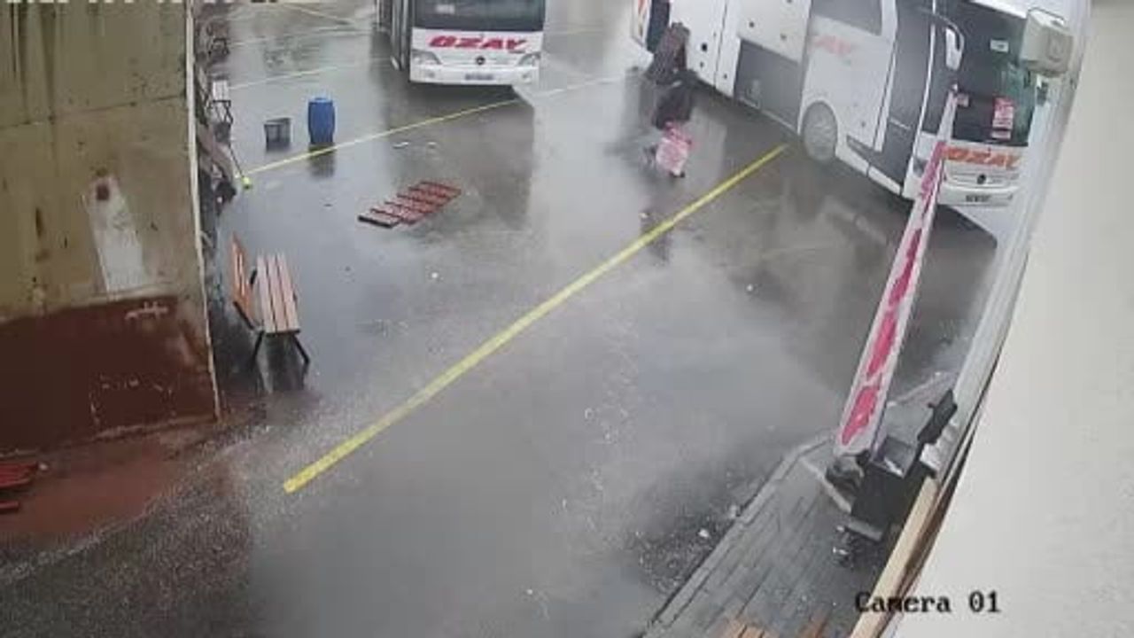 Ordu Aybastı Otogarı'nda Heyelan: Görevli Saniyelerle Kurtuldu