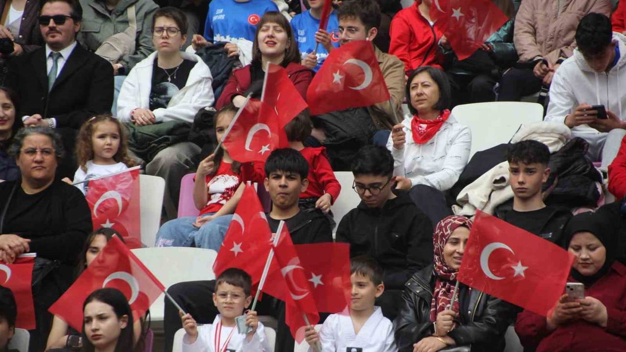 Ordu'da 19 Mayıs Atatürk'ü Anma, Gençlik ve Spor Bayramı törenlerle kutlandı