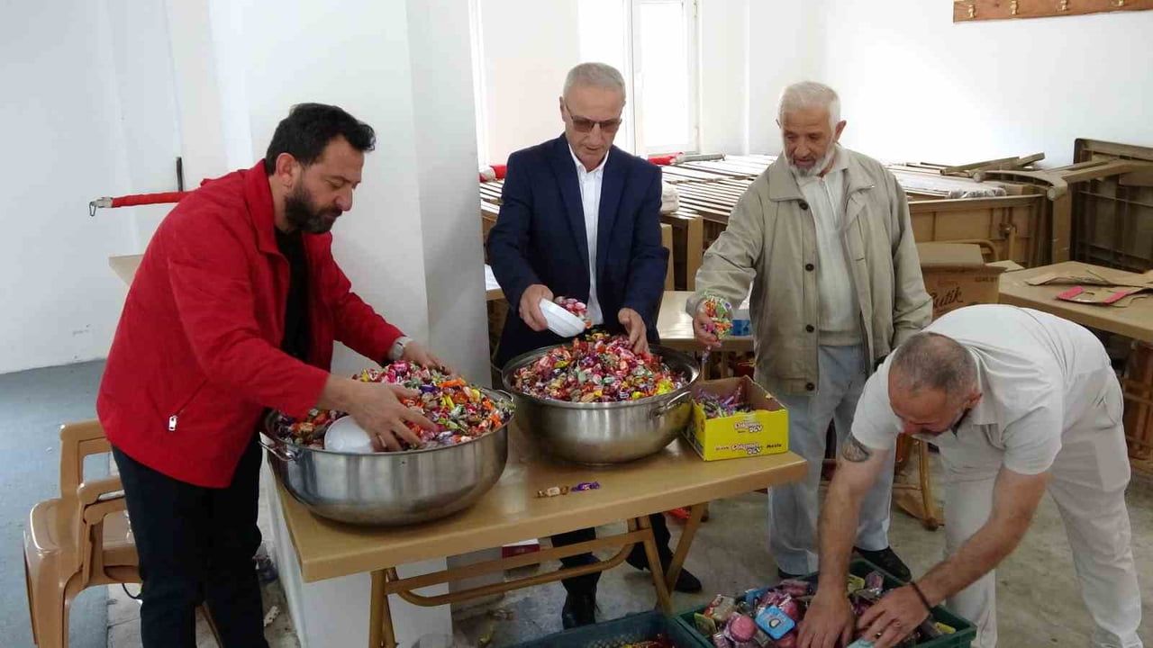 Ordu Karaoluk'ta İki Asırlık Arefe Geleneği Çocuklara Bayram Sevinci Yaşatıyor