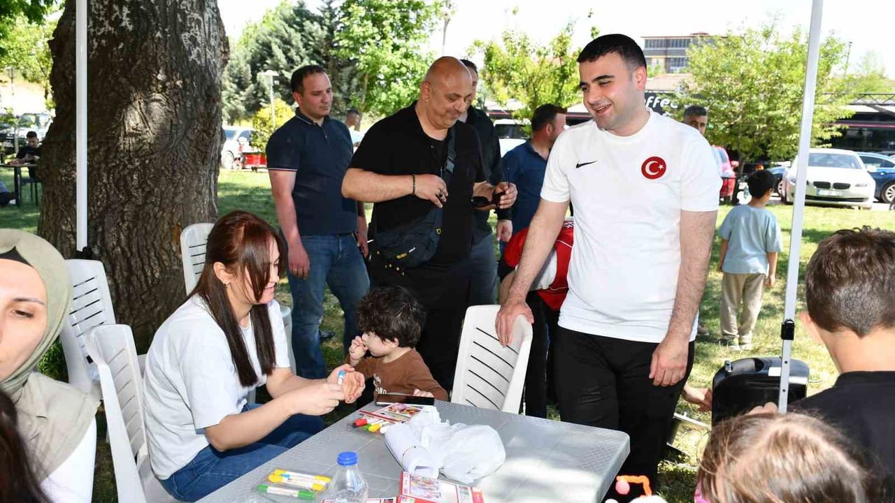 Osmaneli'de 19 Mayıs: Kaymakam ve Belediye Başkanının Katıldığı Bisiklet Turu ve Gençlik Etkinlikleri