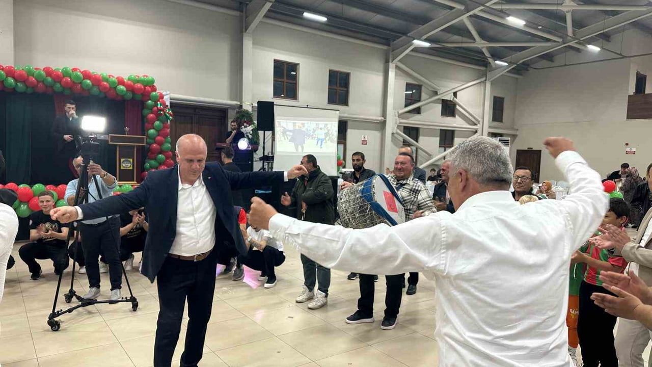 Osmanelispor'un BAL'a yükselişi Osmaneli'de kutlandı