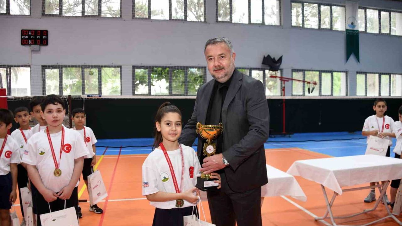 Osmangazi Belediyespor'dan badmintonda tarihi başarı