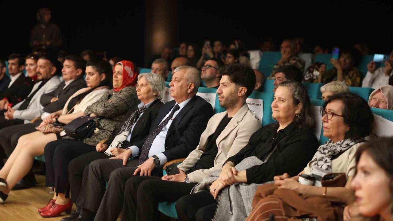 Osmangazi’de 'Miras Değil Mübarek 2' sahnelendi, performans beğeni topladı