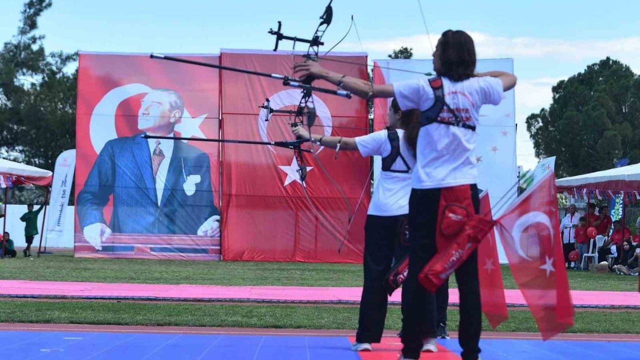 Osmaniye'de 19 Mayıs Kutlamaları Sancak Koşusu ve Spor Gösterileriyle Renkli Görüntülere Sahne Oldu