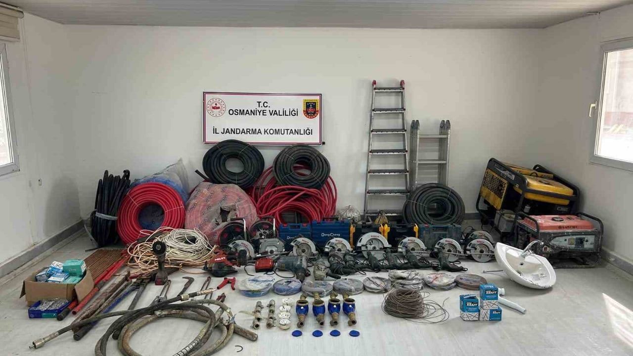 Osmaniye'de AFAD köy evlerinden çalınan 11 milyon TL’lik malzemeyle ilgili 2 şüpheli tutuklandı