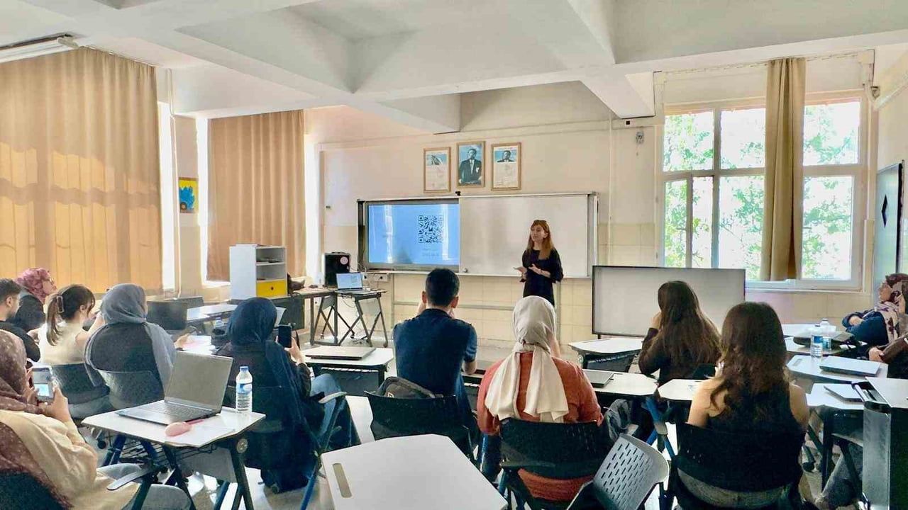 Osmaniye'de gençler BTK Akademi'nin üretken yapay zeka eğitimiyle geleceğe hazırlandı