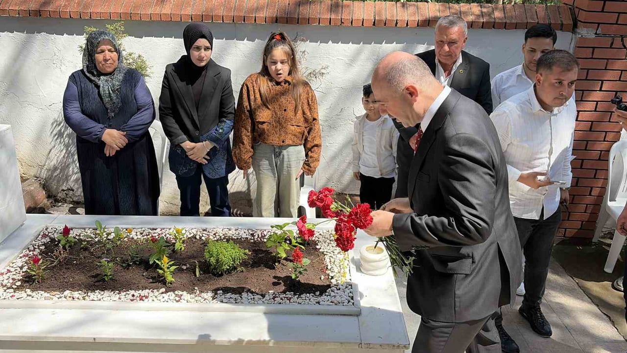 Osmaniye'de Kurban Bayramı Arefesinde Şehit Mezarlarına Karanfil Bırakıldı