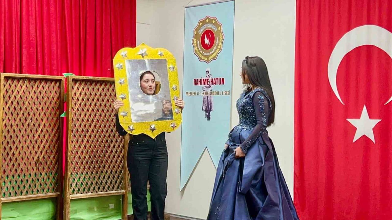 Osmaniye'de Meslek Lisesi Öğrencilerinden Anaokuluna Masal Gösterileri