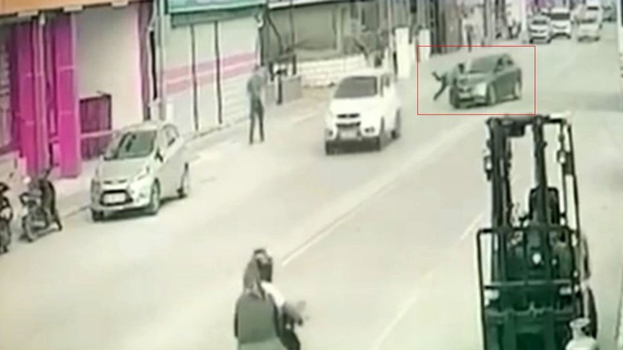 Osmaniye'de otomobilin çarptığı kadın yaralandı — Kaza anı güvenlik kamerasında