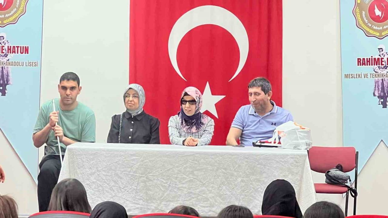 Osmaniye’de Rahime Hatun Kız Mesleki ve Teknik Anadolu Lisesi’nde engellilik farkındalığı eğitimi