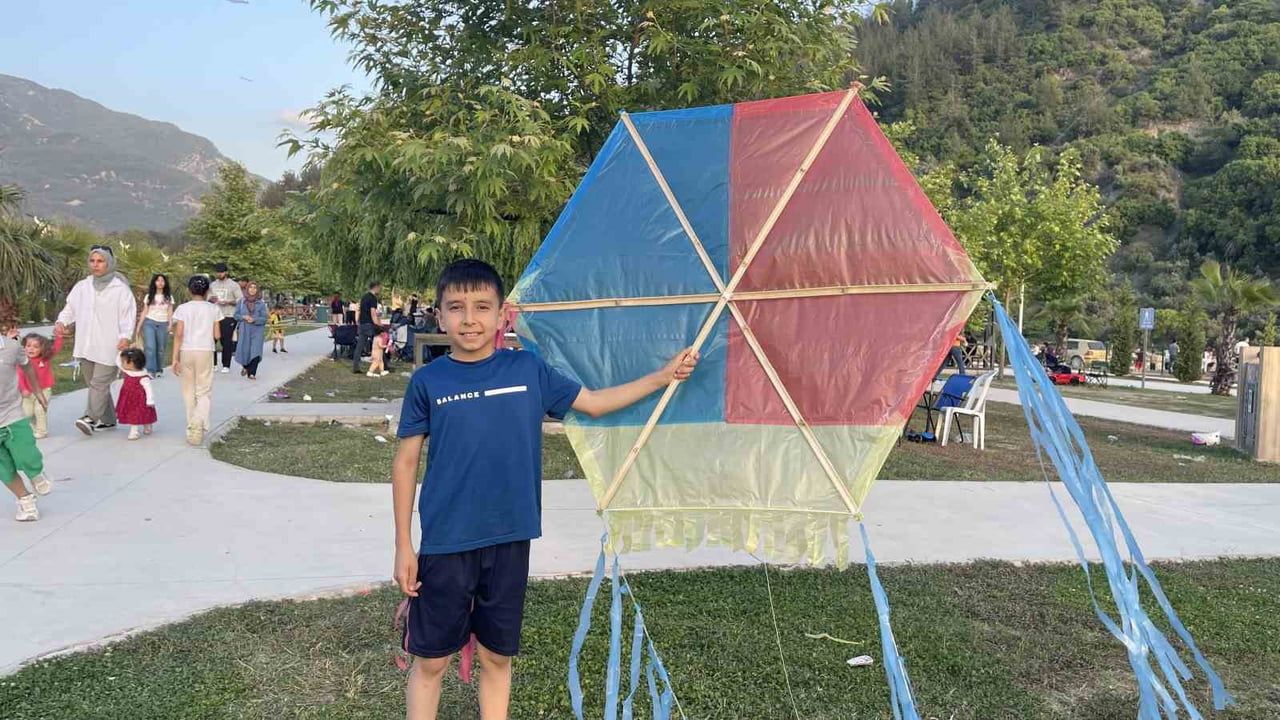 Osmaniye'de Uçurtma Şenliği, yoğun katılımla festivale dönüştü