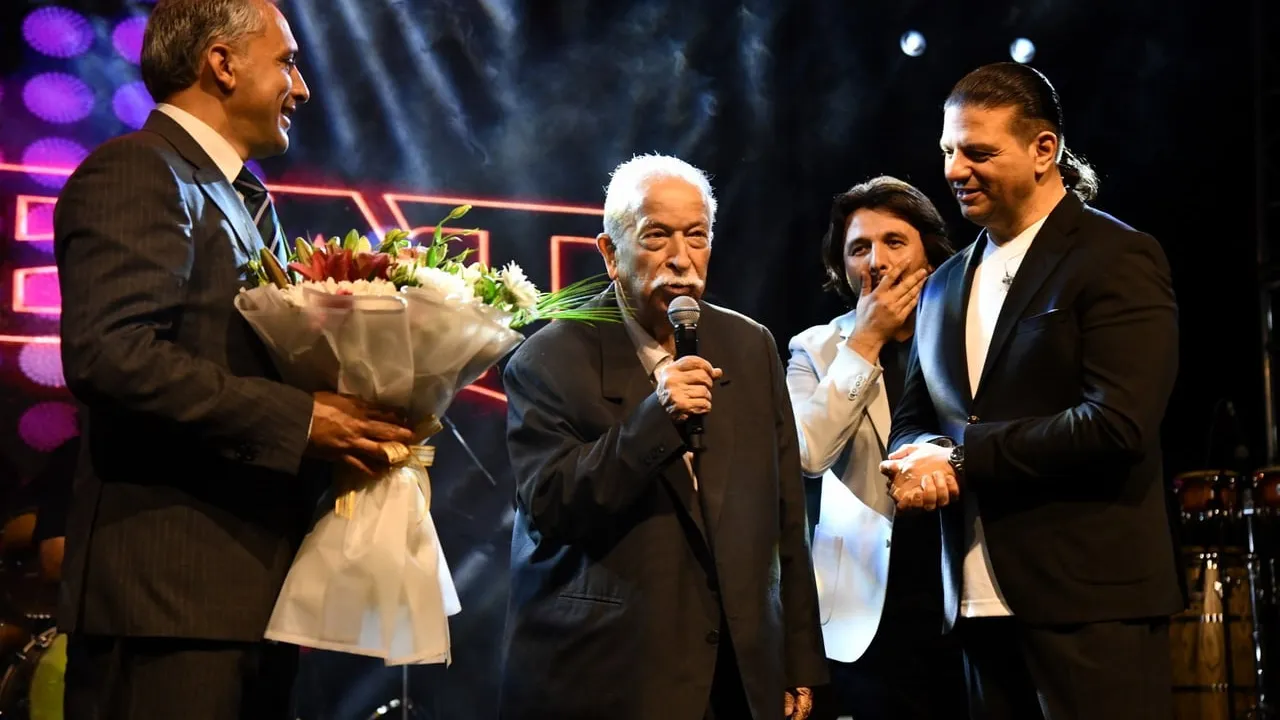 Osmaniye Lezzet Festivali'nde Kubat konseri yoğun ilgi topladı