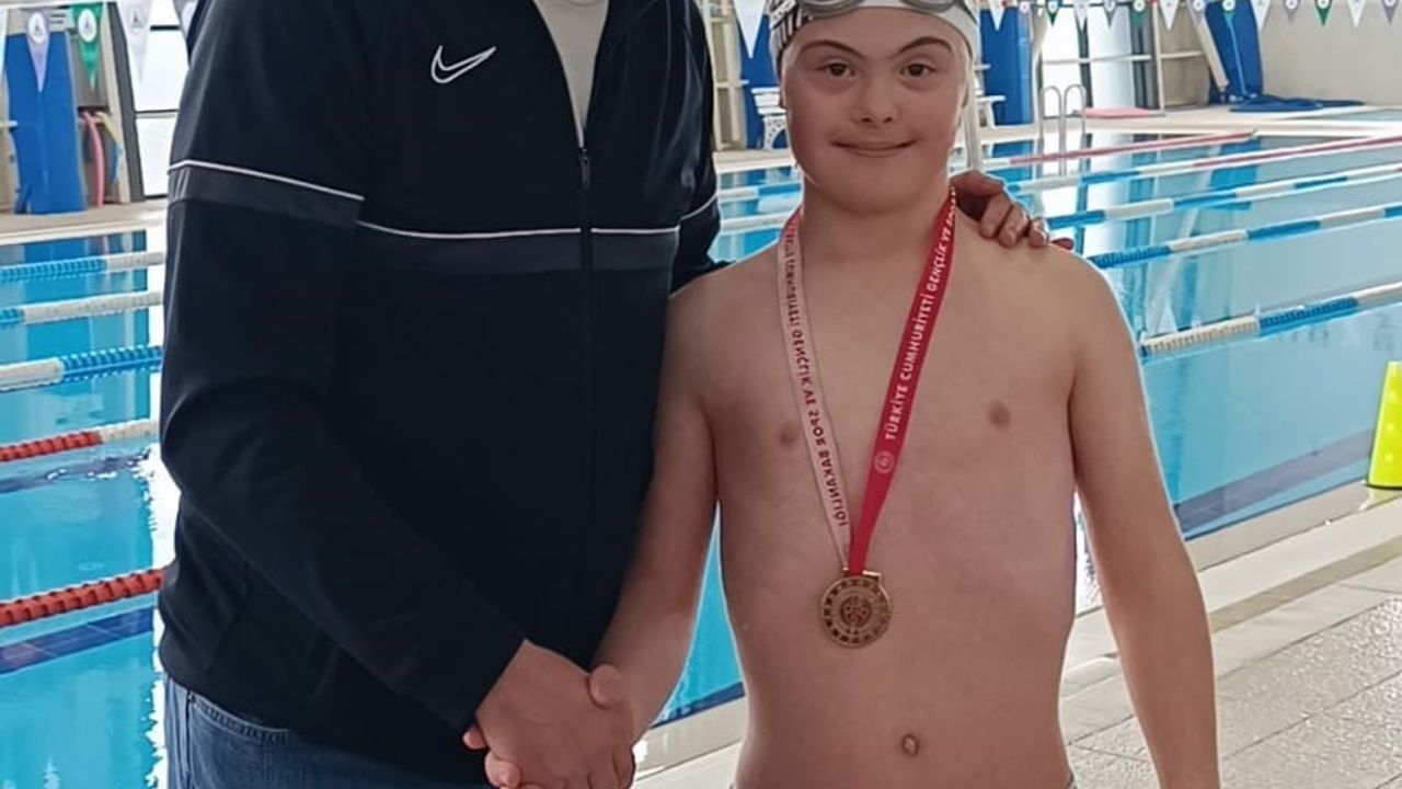 Özel Sporcu Seyit Taha Kileci 50 m Serbestte Kocaeli Şampiyonu