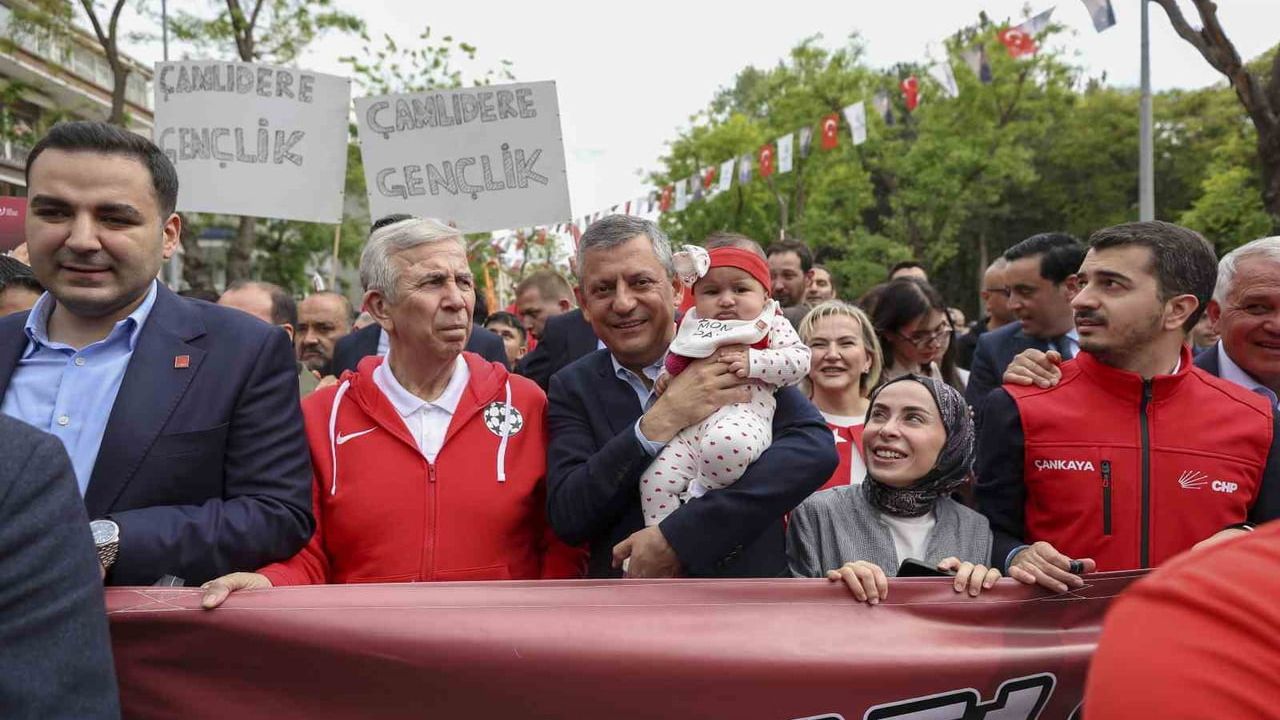 Özgür Özel: Gençler Cumhuriyet’e ve kazanımlarına sahip çıkmaya kararlı