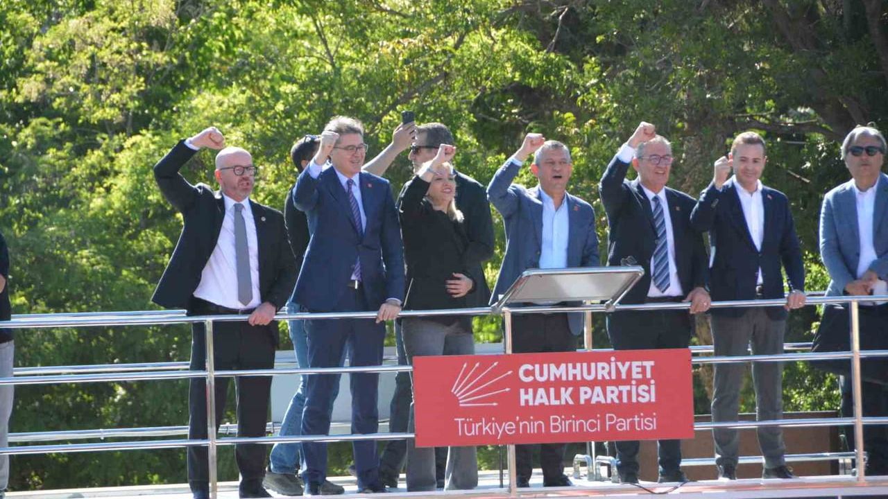 Özgür Özel: 'İstiklal Madalyası Balıkesir’in hakkıdır' — CHP'nin 001 numaralı kanun teklifi