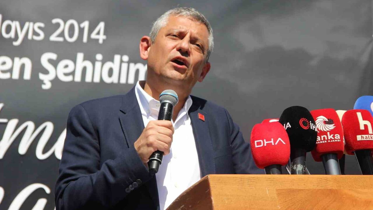 Özgür Özel Soma'da 12. yıl anmasına katıldı: Adalet ve değişim çağrısı