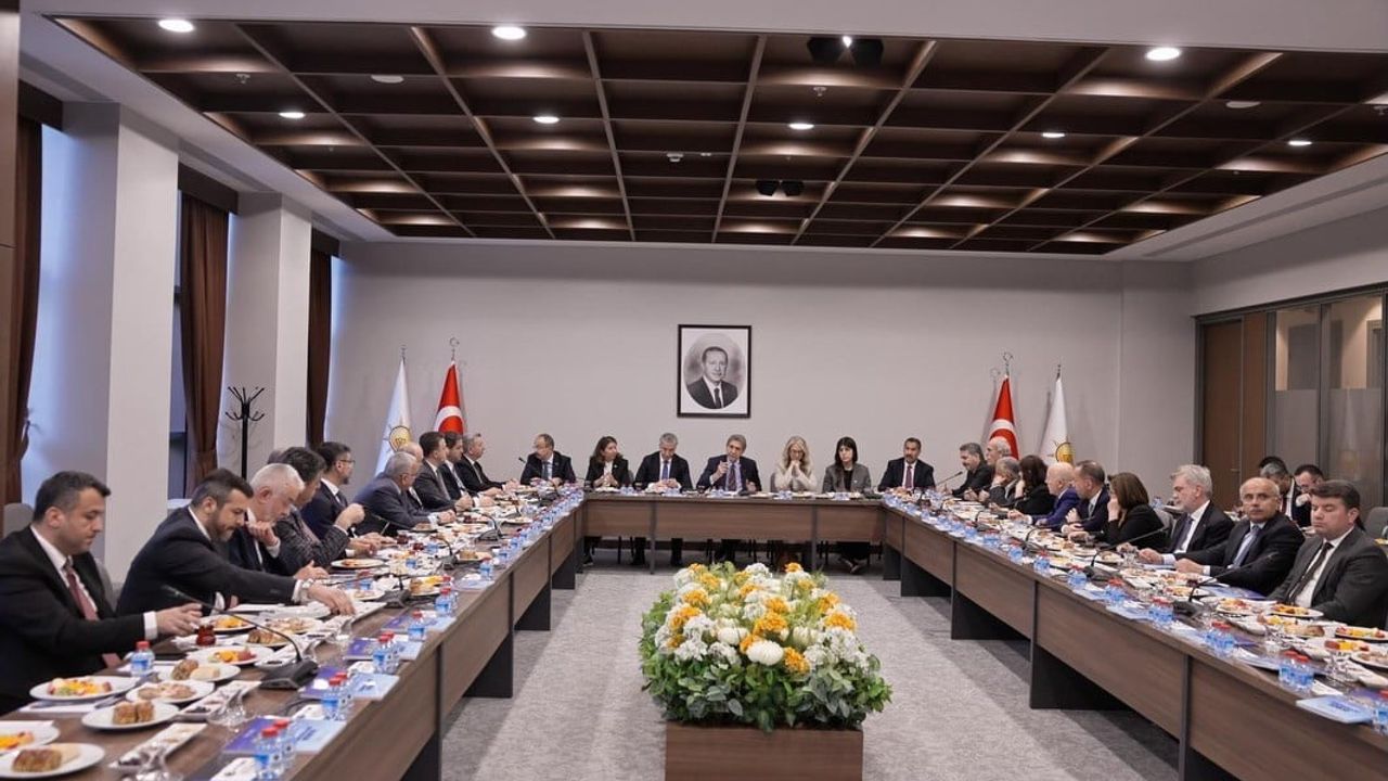 Özlem Çerçioğlu, AK Parti Yerel Yönetimler Değerlendirme Toplantısına Katıldı