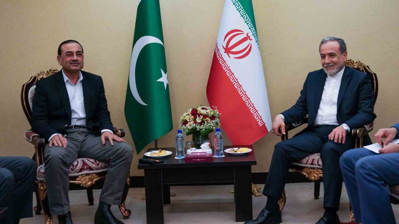 Pakistan Genelkurmay Başkanı Mareşal Asim Munir, Tahran'da İran Dışişleri Bakanı Abbas Arakçi ile Görüştü