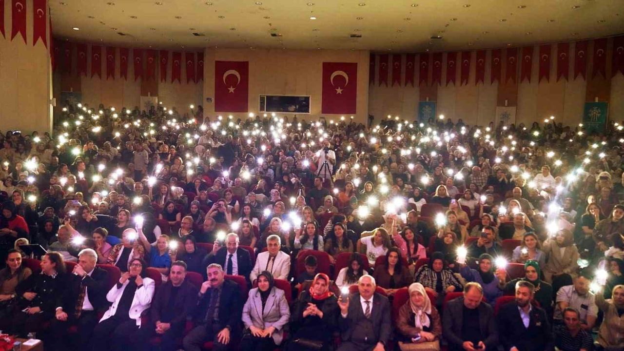 Palandöken'de İbrahim Erkal anma konseri yoğun ilgiyle gerçekleşti