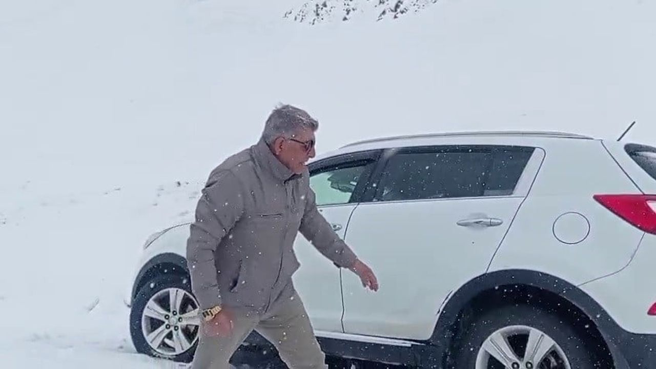 Palandöken Geçidi'nde Kar ve Tipi Ulaşımı Durma Noktasına Getirdi
