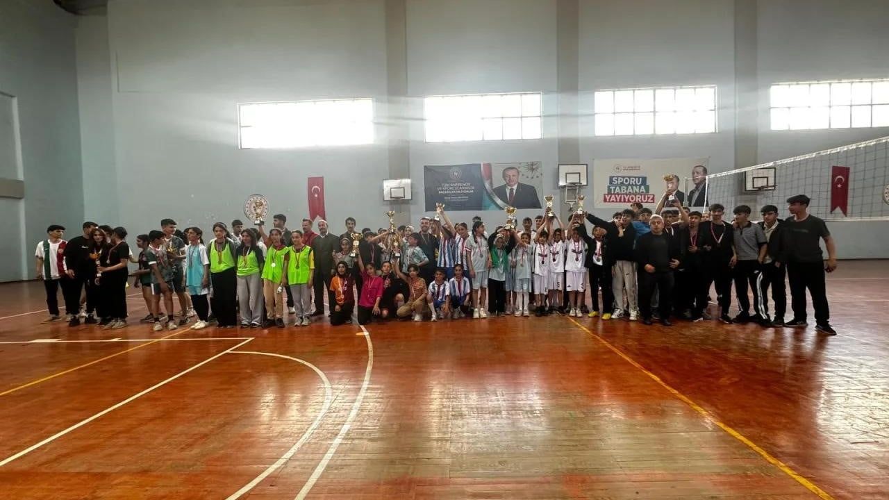 Patnos’ta 19 Mayıs Coşkusu Atletizm Yarışıyla Taçlandı