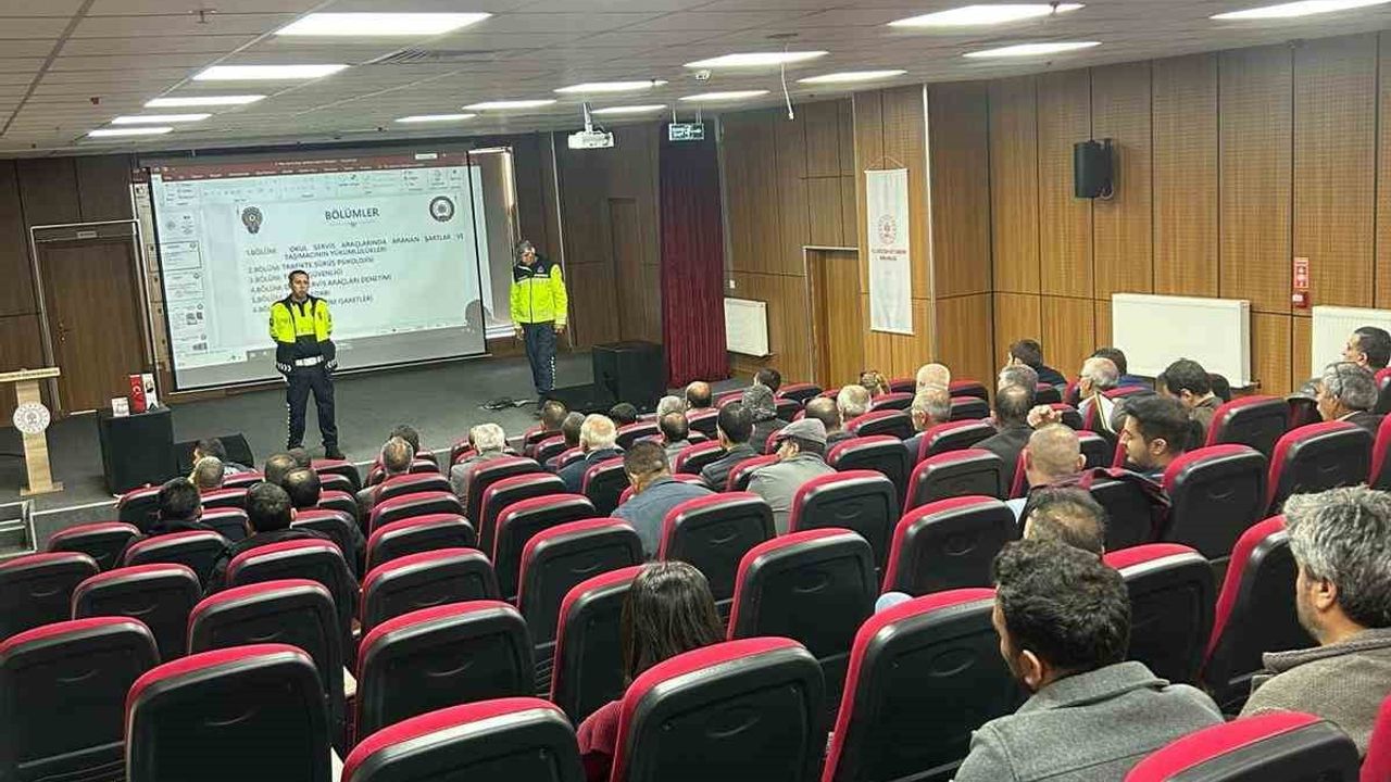 Patnos’ta okul servis şoförlerine trafik güvenliği eğitimi düzenlendi