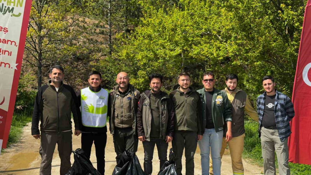 Pazaryeri'nde 'Orman Benim' etkinliği: Köyde çevre temizliği ve yangın riskine vurgu