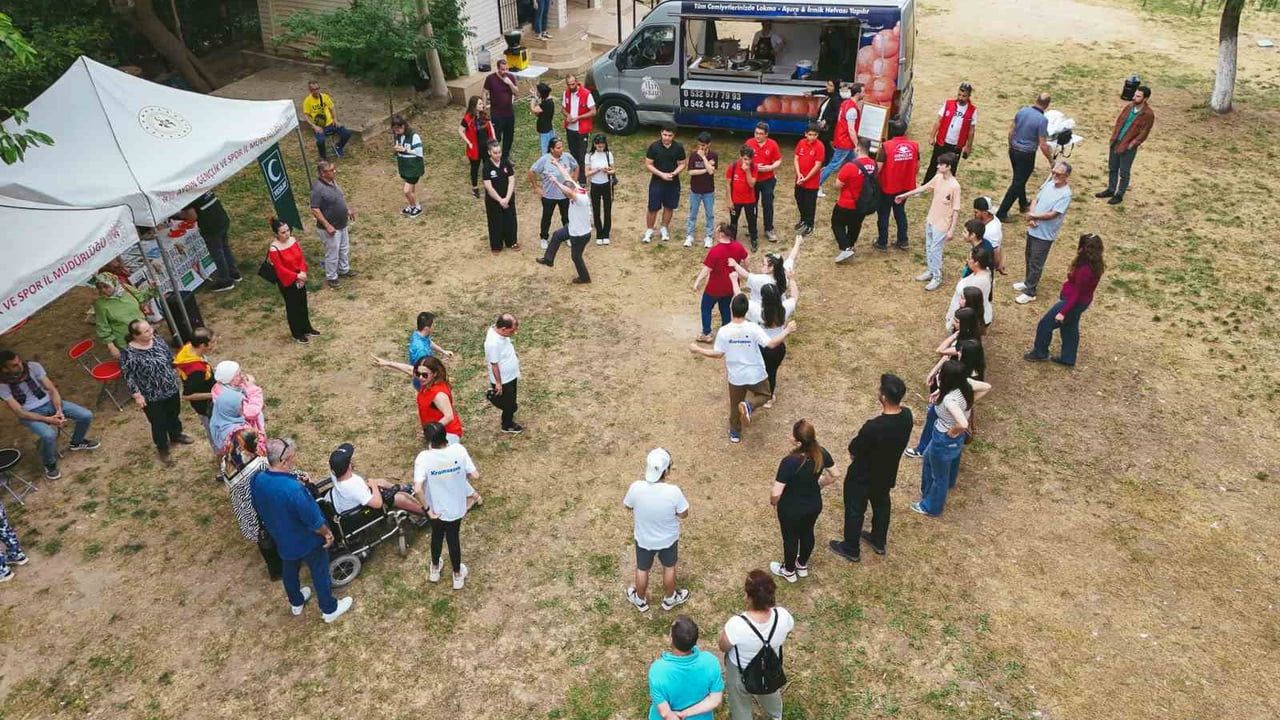 Pınarbaşı Mesire Alanı'nda özel bireyler ve aileleri için 19 Mayıs piknik etkinliği