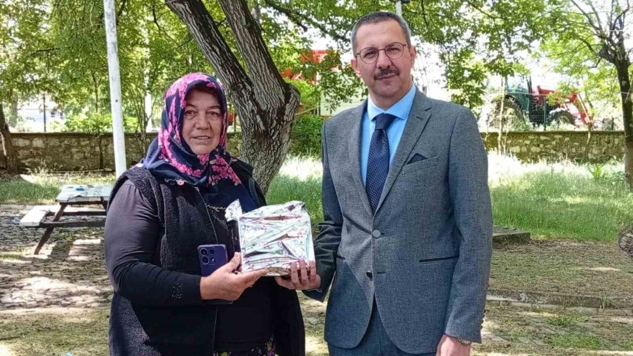 Pınarhisar'da protokol, 14 Mayıs Dünya Çiftçiler Günü'nde Poyralı köyünde çiftçilerle buluştu