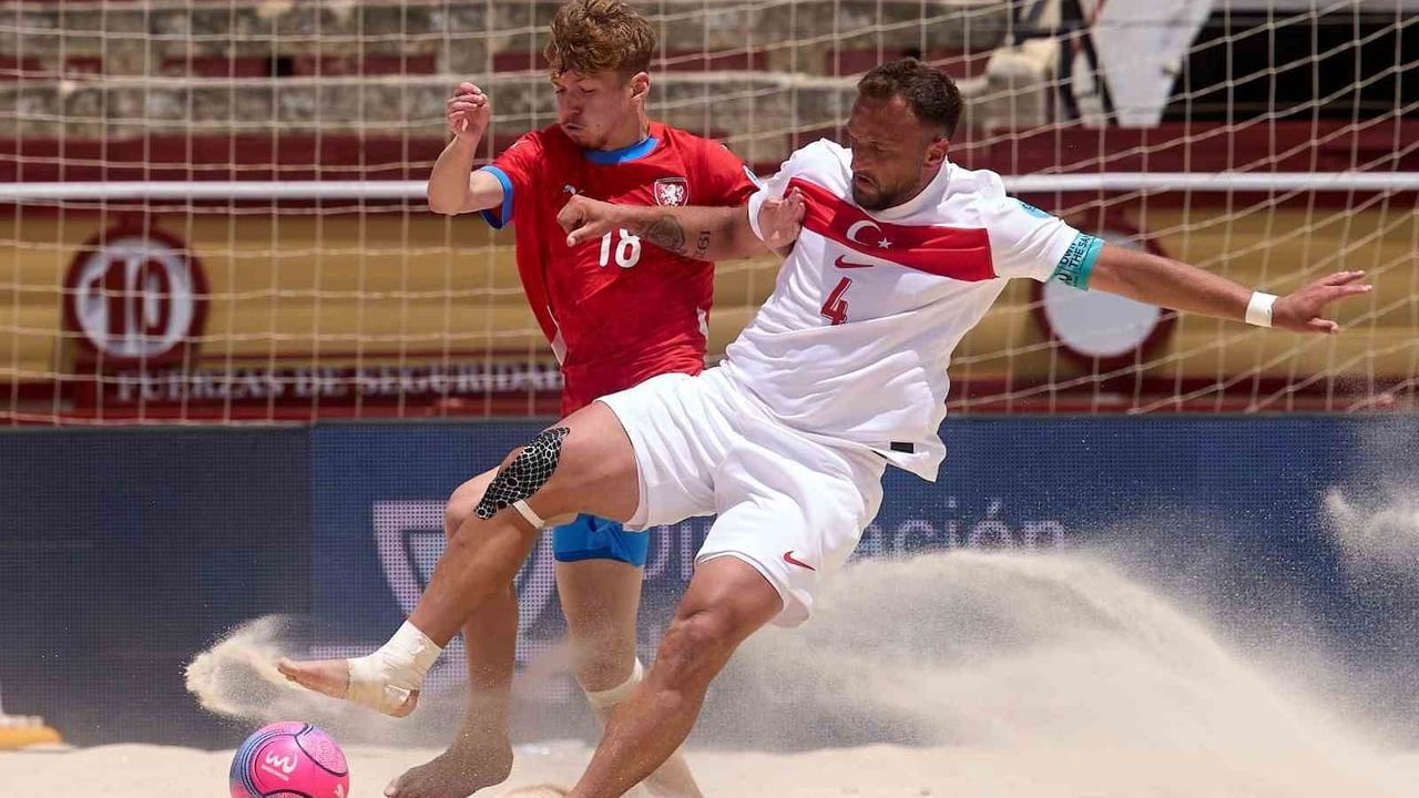 Plaj Futbolu Milli Takımı Avrupa A Ligi'ni Çekya Galibiyetiyle 7. Sırada Tamamladı