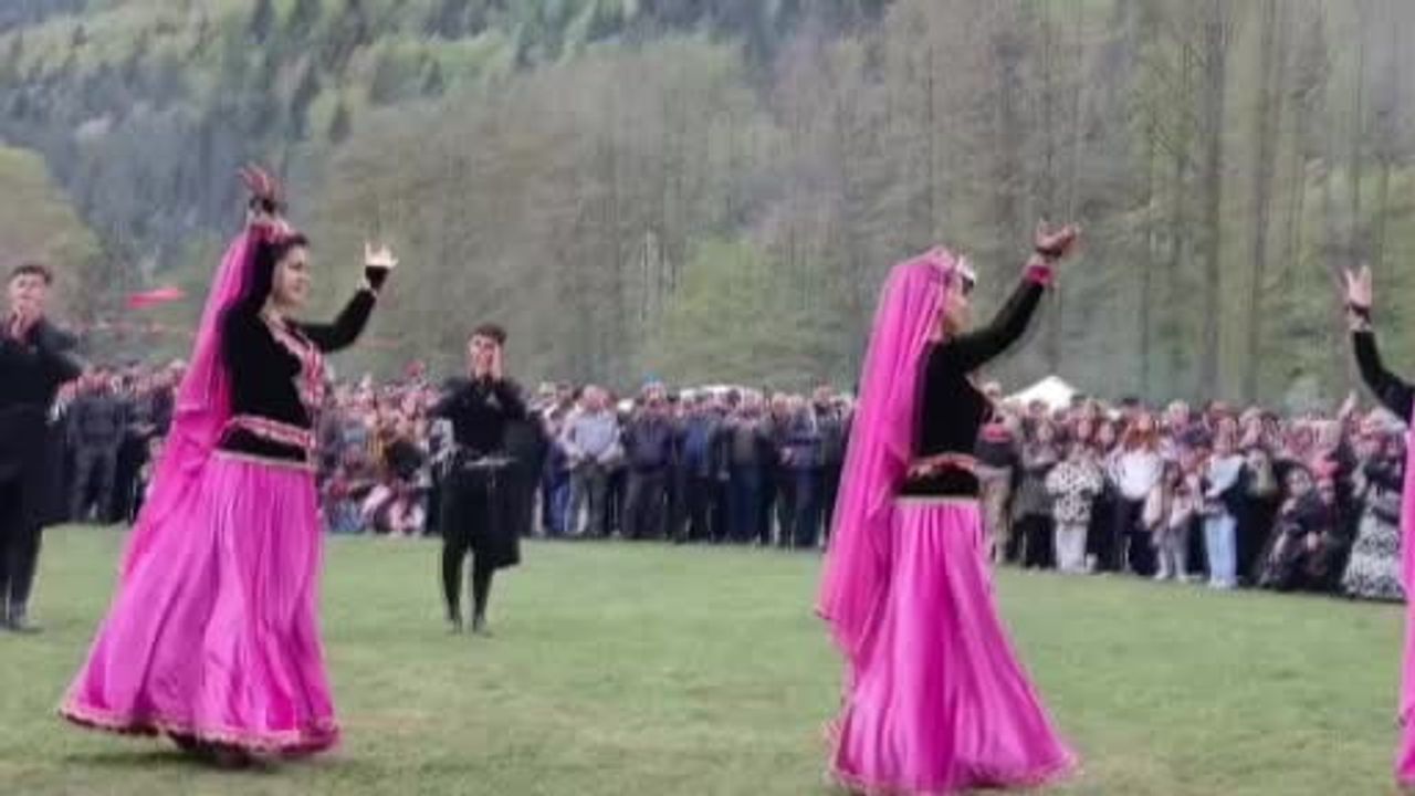 Posof'ta 19 Mayıs Coşkusu: Gençlerin Gösterileri İlçeyi Bayram Alanına Çevirdi