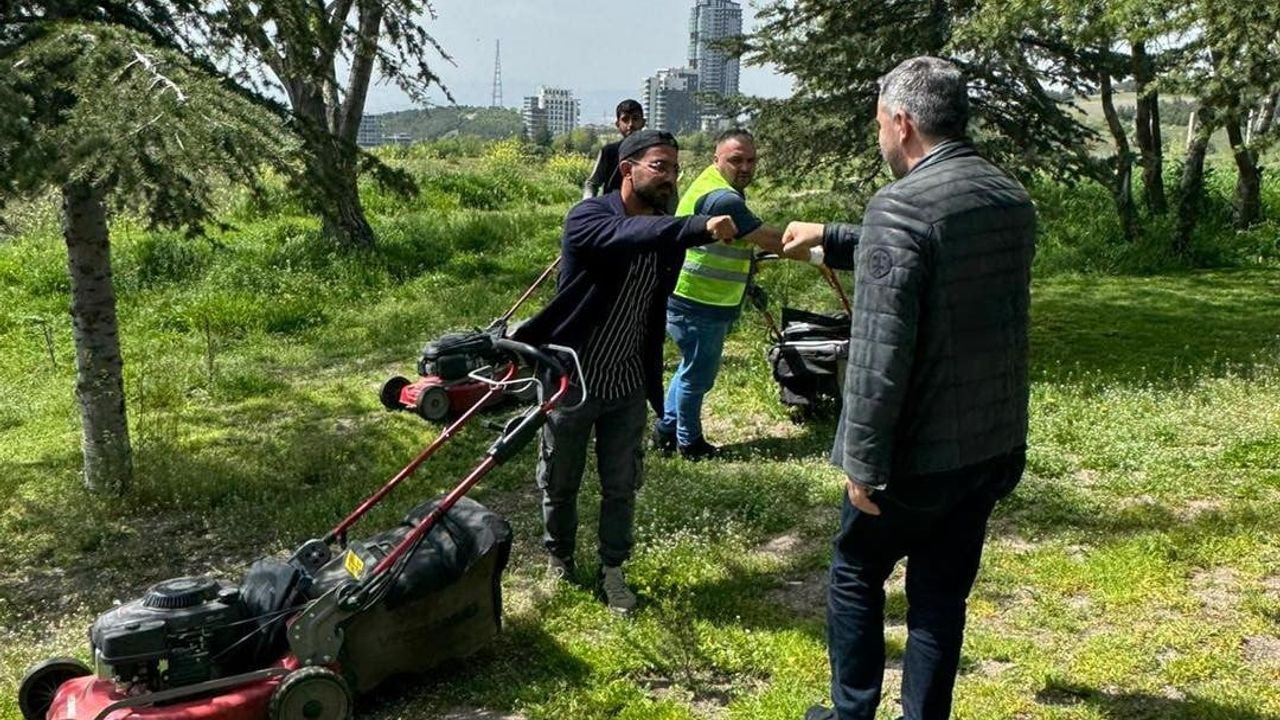 Pursaklar Belediyesi yaz sezonu için park ve yeşil alanlarda bakım çalışmalarını hızlandırdı