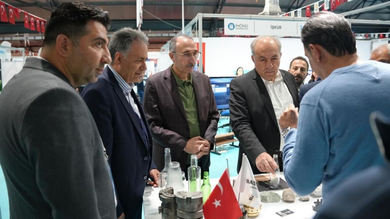 Rektörler İpekyolu Kariyer Fuarı’nı Ziyaret Etti: Üniversite ve Sektör Temsilcileri Öğrencilerle Buluştu