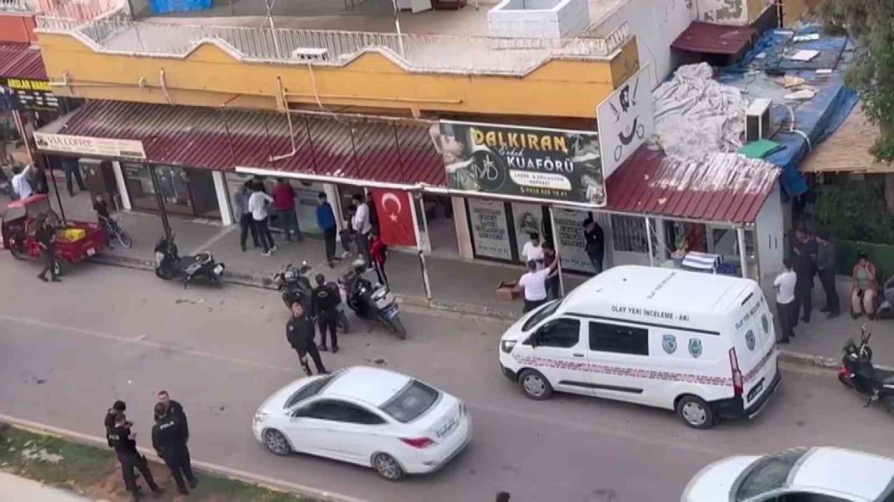 Reyhanlı'da döviz bürosuna silahlı saldırı: İş yeri sahibi ve müşteri boğuşarak saldırganı etkisiz hale getirdi