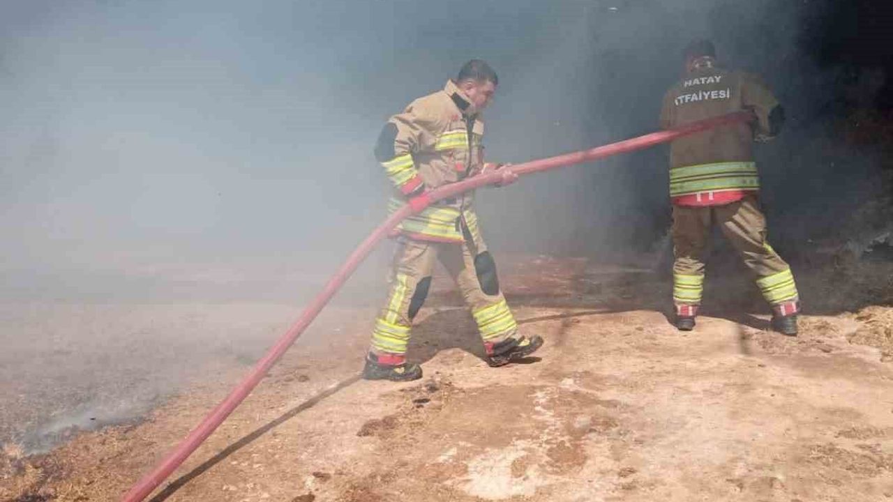 Reyhanlı'da samanlık yangını ahıra sıçramadan kontrol altına alındı